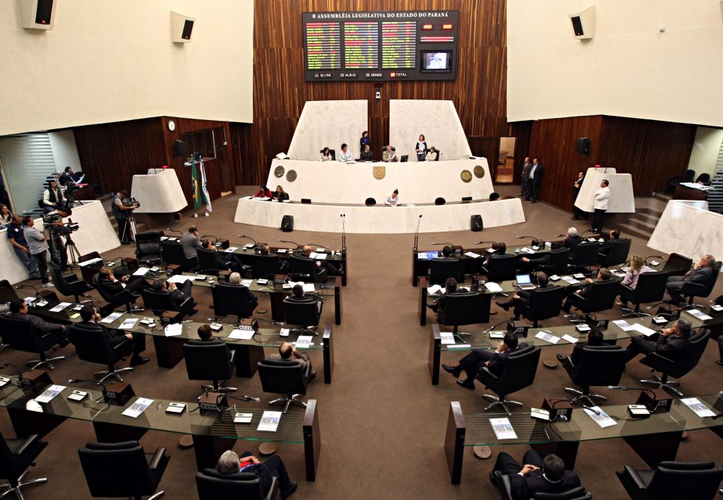 Assembléia terá de enfrentar mais um desgaste político para aprovar o fundo previdenciário complementar | Albari Rosa/Gazeta do Povo