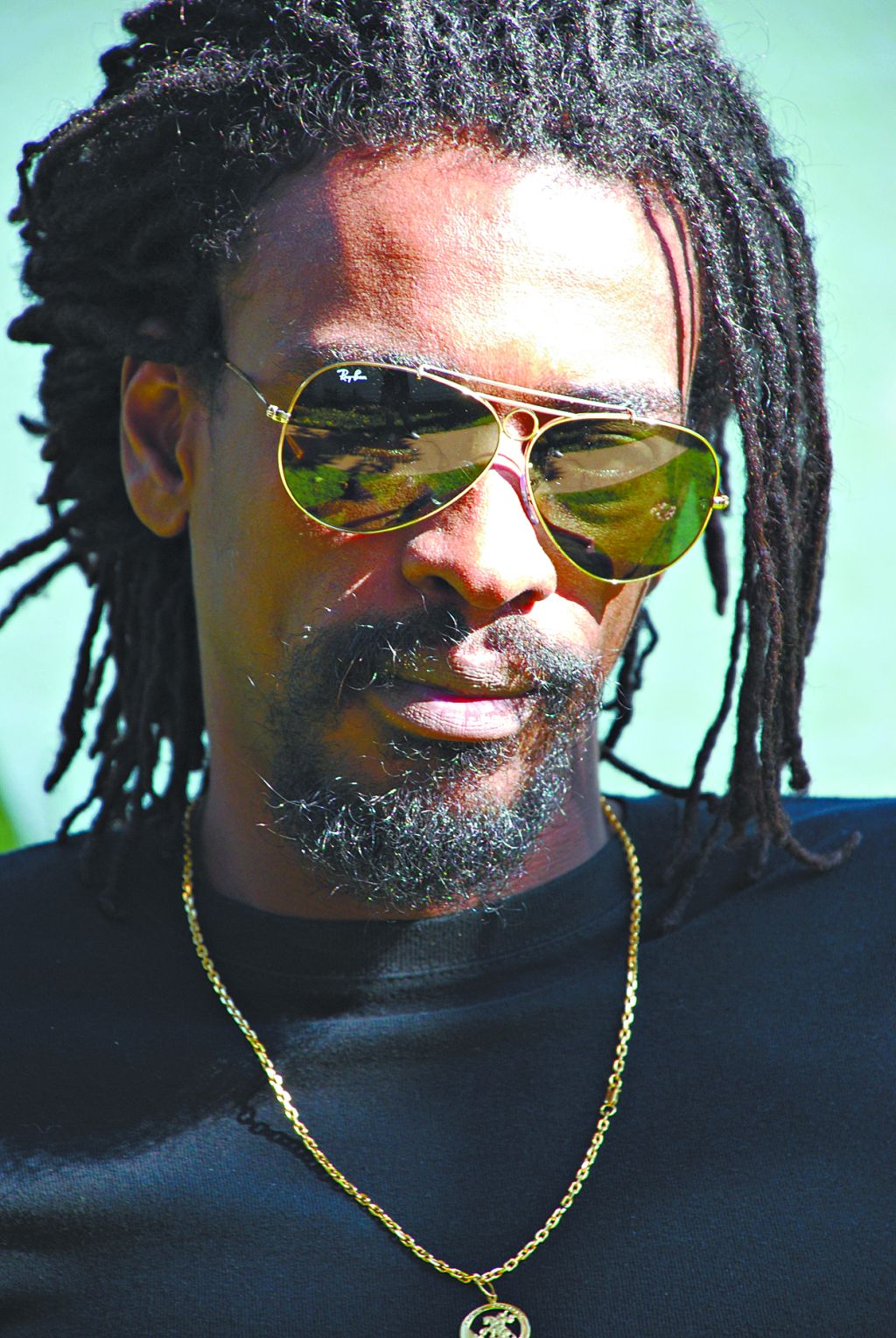 Um negão com violão na mão faz amigos com mais facilidade, mas não  transforma uma personalidade. (A música) apenas faz com que a personalidade seja reconhecida e aceita.Seu Jorge, cantor, compositor e ator | Divulgação/Curitiba É Show