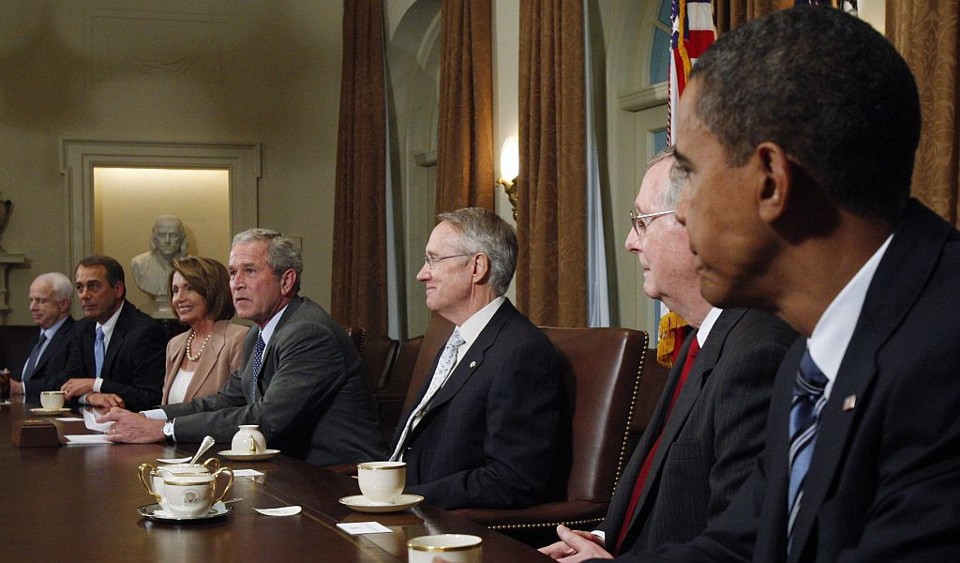 Reunião com George W. Bush, da qual participaram John McCain e Barack Obama, serviria para apressar aprovação do pacote anticrise, mas acabou frustrando expectativas. | Jim Young/Reuters