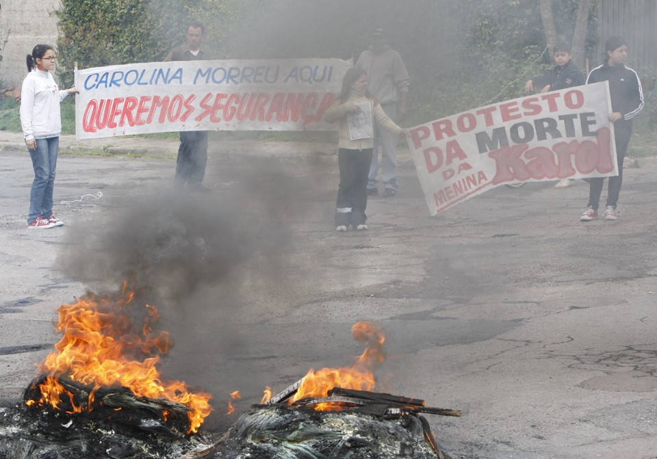Manifestantes pediram mais seguraça e sinalização no local | Aniele Nascimento