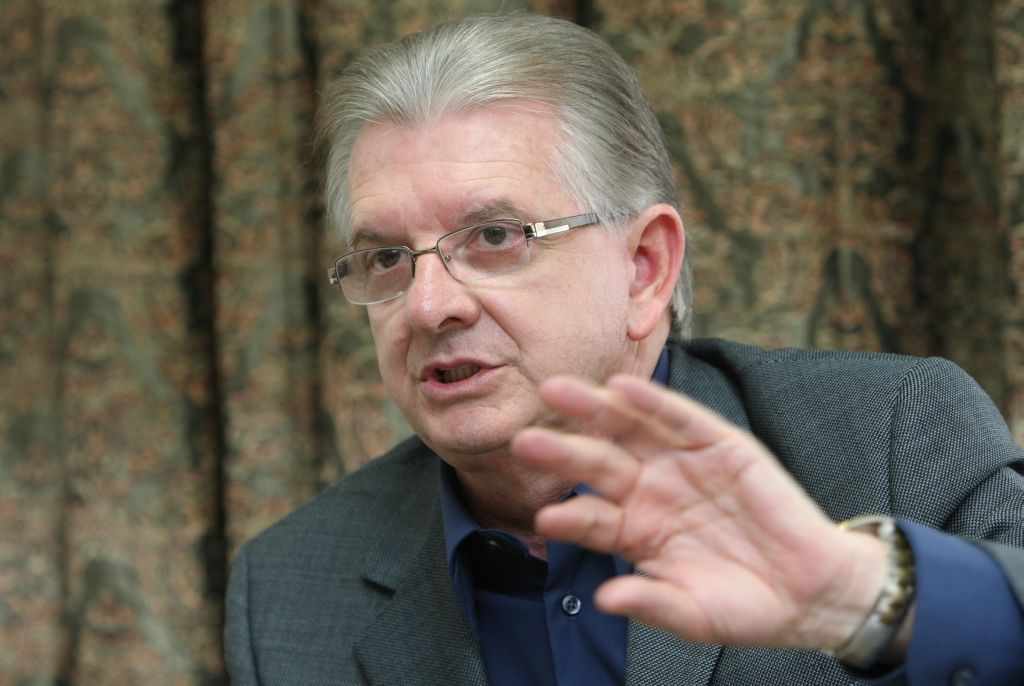 "Diante dessa dificuldade de quórum é bom que se dê dez dias para que os deputados possam trabalhar junto às suas bases."Nelson Justus, presidente da Assembléia Legislativa do Paraná | Antônio Costa/Gazeta do Povo