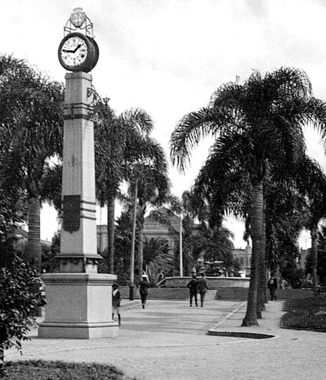 Relógio com o repuxo ao fundo, em 1924 |