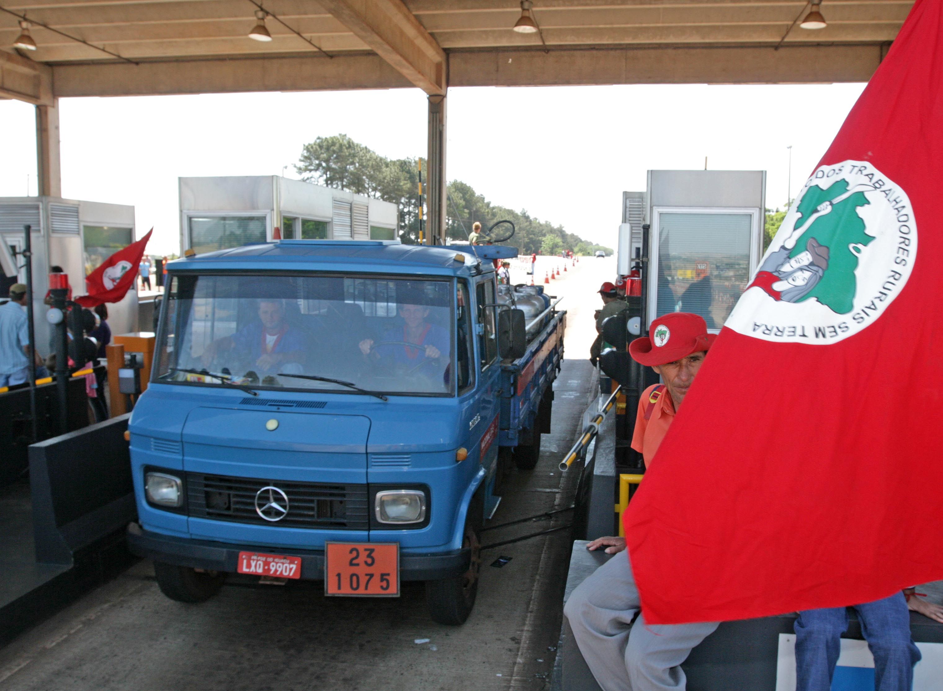 Concessionária não calculou quanto deixou de arrecadar, mas em média 6,5 mil veículos passam pela praça por dia | Christian Rizzi - Gazeta do Povo