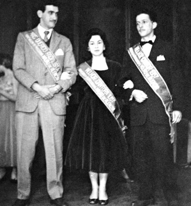 A cantora Claudete Rufino, entre Mário Vendramel e Roberto Martins: premiação em 1957 |