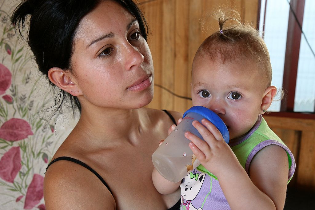 Cíntia com Emanoele: Justiça não reconhece paternidade porque os pais não eram casados | Henry Milleo/Gazeta do Povo