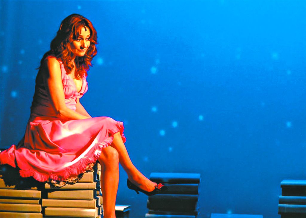 A atriz Zezé Polessa, que já foi casada duas vezes, conta haver muito de si na personagem que leva ao palco do Teatro Guaíra | Rodrigo Castro