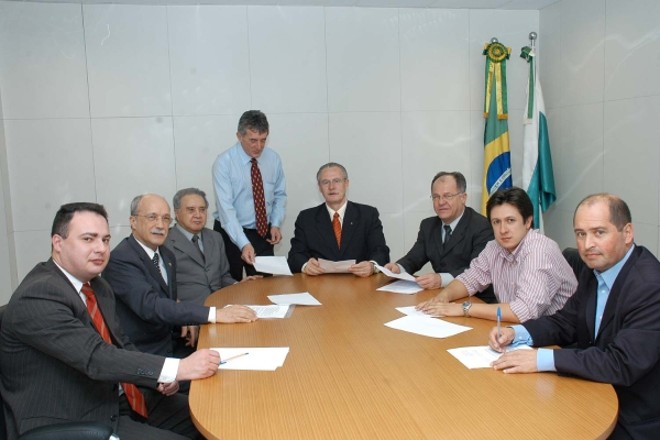 Políticos e autoridades esportivas se unem para garantir Curitiba como uma das sub-sedes da Copa de 2014 | Divulgação / José Gomercindo / SCS