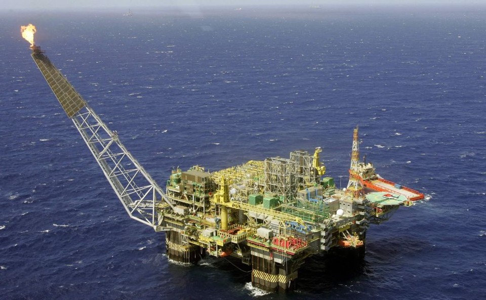 Produção total de óleo, aliado a atividades de exploração e produção internacionais, registrou elevação de 1,968 milhão para 2.009 milhões de barris por dia | Bruno Domingos / Reuters