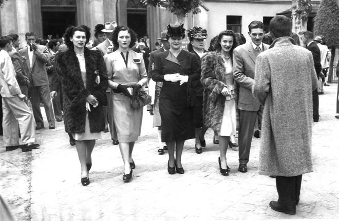 Saída da Missa das Onze em 1945 | 