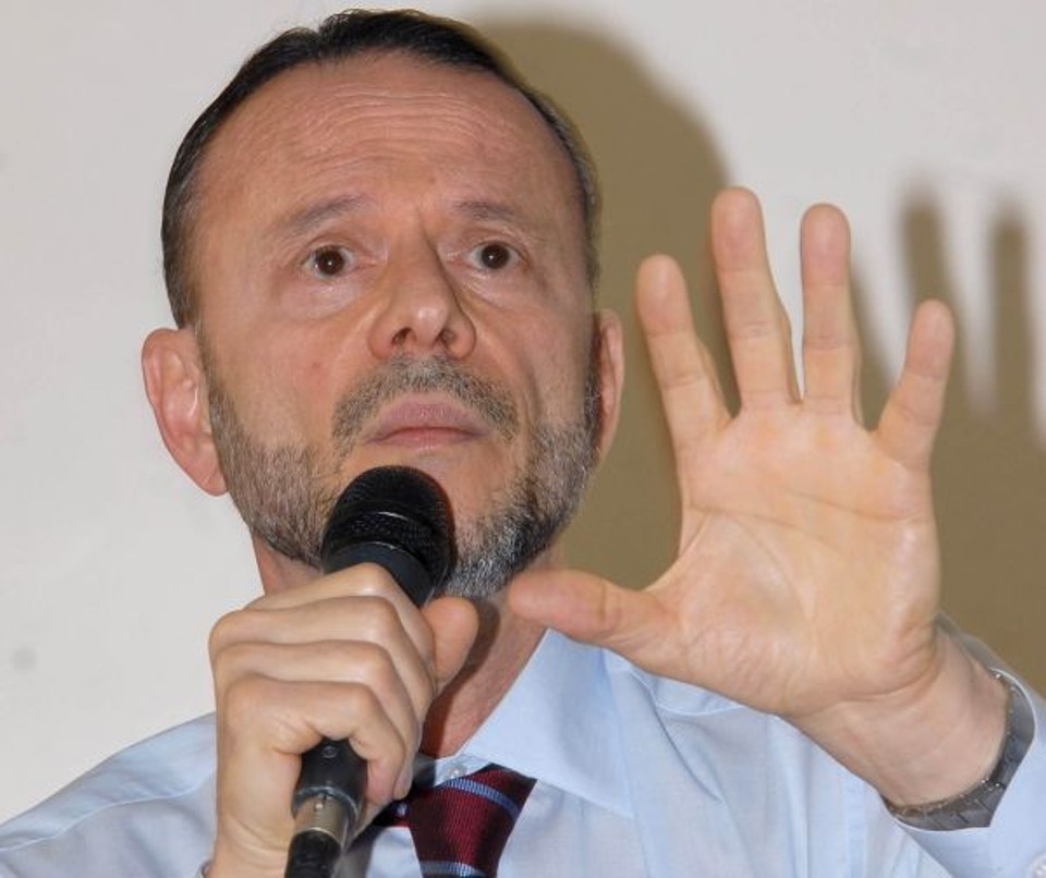 O presidente do BNDES disse que a crise pode desacelerar o crescimento do Brasil em 2009, mas "devemos passar por ela sem dificuldades" | Valter Campanato/Agência Brasil