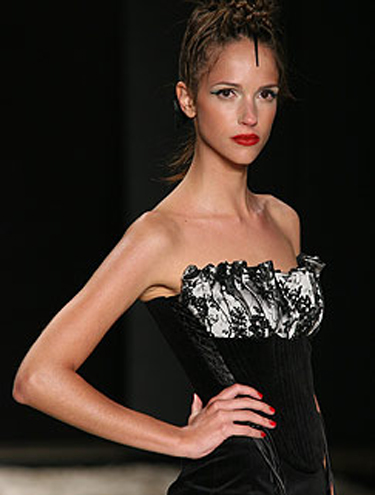 Mariana Velho em desfile do estilista Samuel Cirnansk: um dos poucos trabalhos da ex-modelo | G1