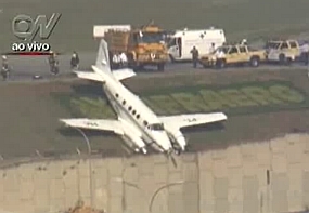 O piloto tentou "abortar" o procedimento de decolagem, porém perdeu o controle da aeronave e não conseguiu mantê-la na pista | Reprodução Globo News