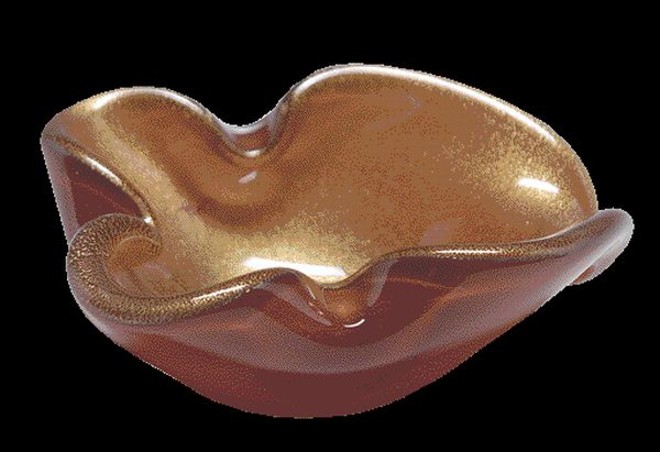 O cinzeiro da Cristais di Murano, na cor mel, tem cobertura em ouro 24 quilates |