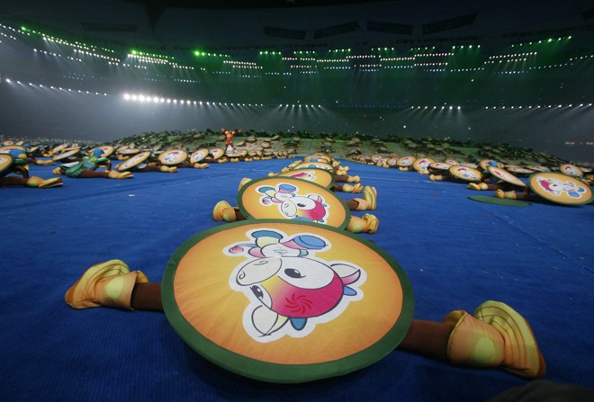 Crianças se apresentam durante a cerimônia de abertura dos Jogos Paraolímpicos |