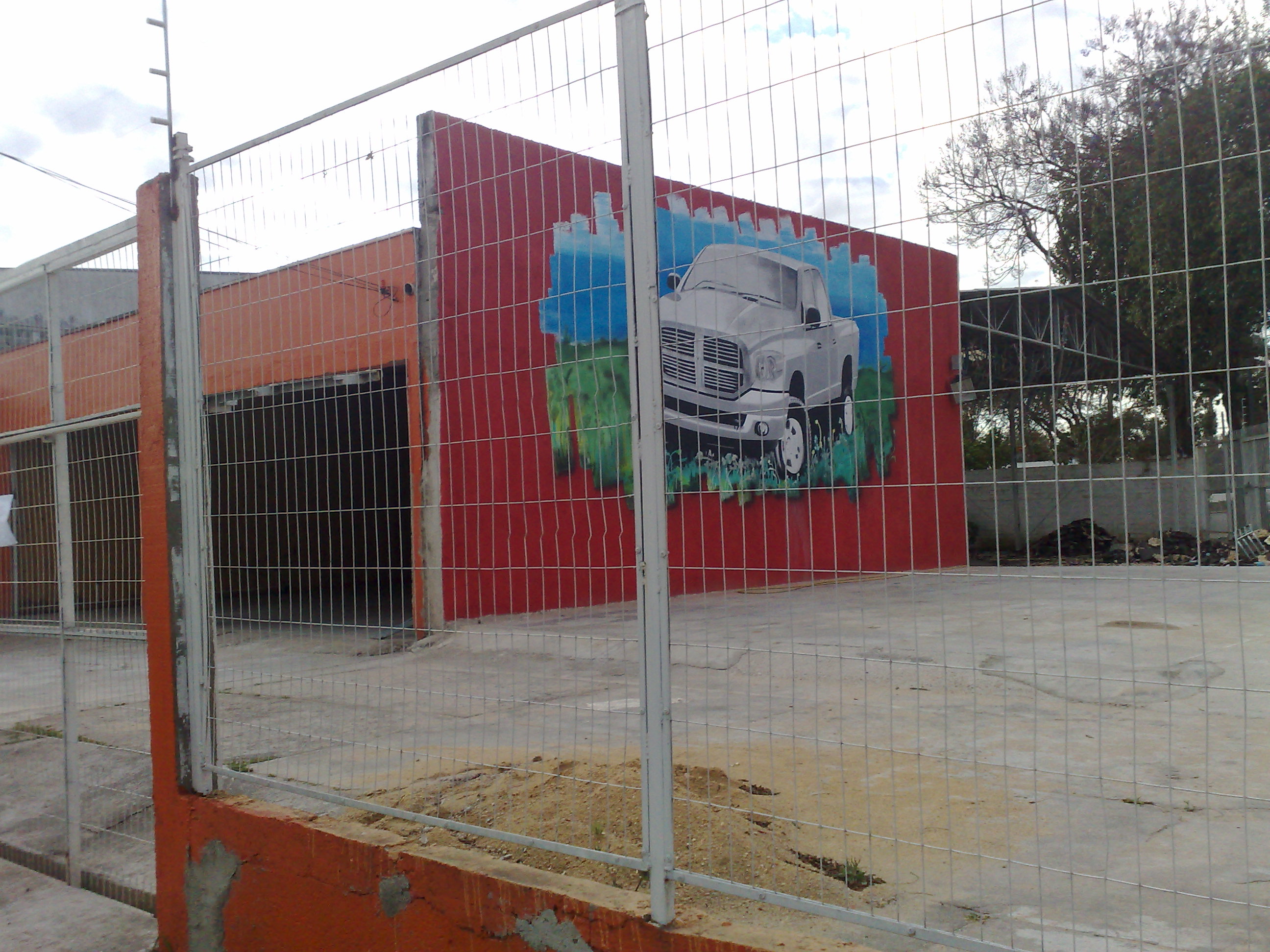 Pátio onde ficavam os carros da Dany Multimarcas | João Varella / Gazeta do Povo