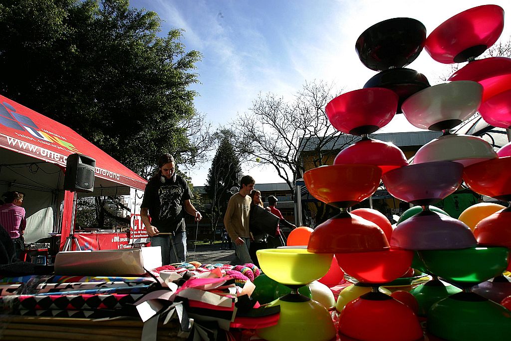 Estudantes realizaram espetáculos culturais e oficinas ontem na PUCPR | Daniel Castellano/Gazeta do Povo