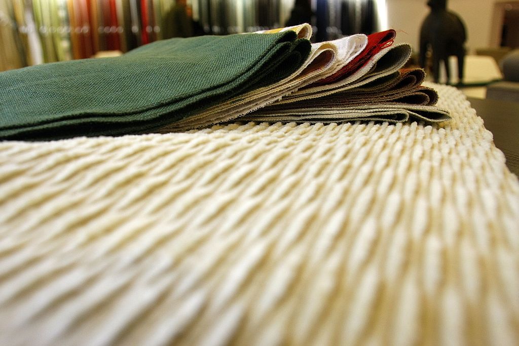 Variedade em cores e estampas de tecidos exclusivos da Artefacto | Daniel Castellano/Gazeta do Povo