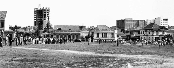 Uma partida de futebol na praça, 1948 | 