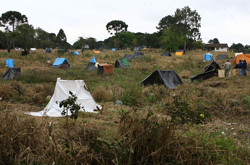Barracas de lona: prefeitura monitora para evitar que ocupação se alastre | Priscila Forone/Gazeta do Povo