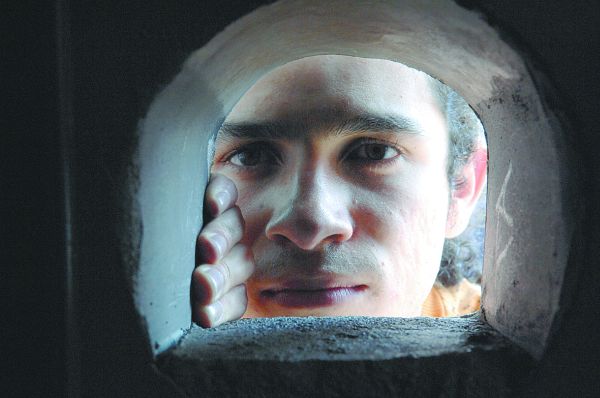 Dez anos depois, Vinicius de Oliveira volta a protagonizar um filme de Walter Salles |