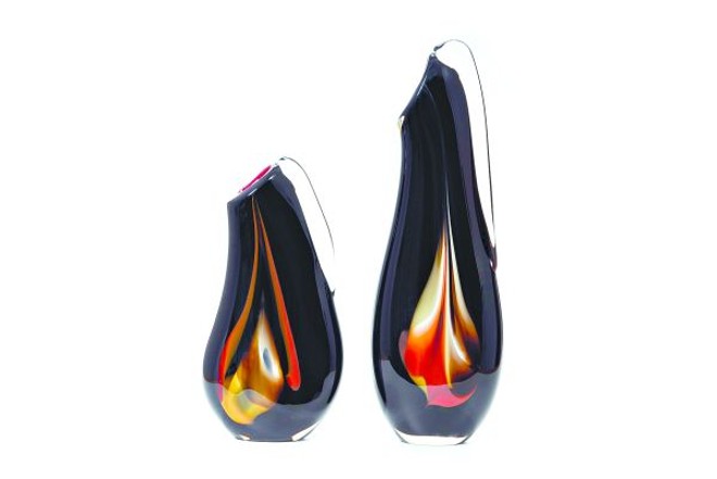 Seguindo uma tendência mundial, a linha da Molinari Design traz cores fortes como o preto, o vermelho e o marrom |