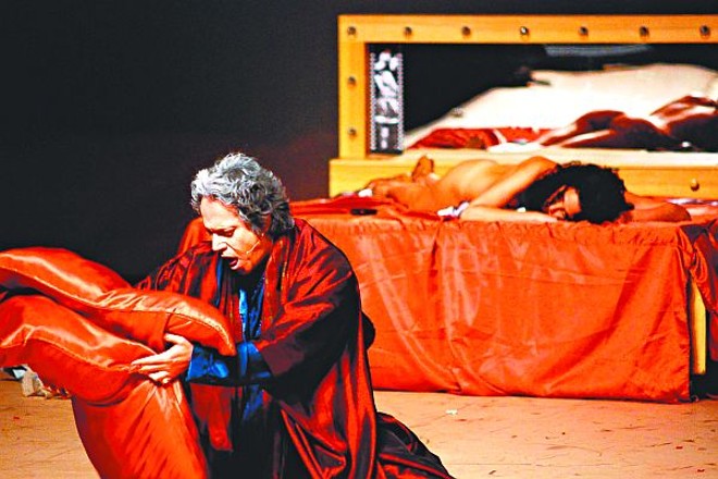 Espetáculo tem propositadamente tons melodramáticos | 