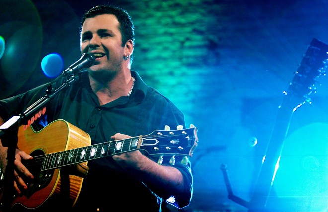 O cantor Emmerson Nogueira | 