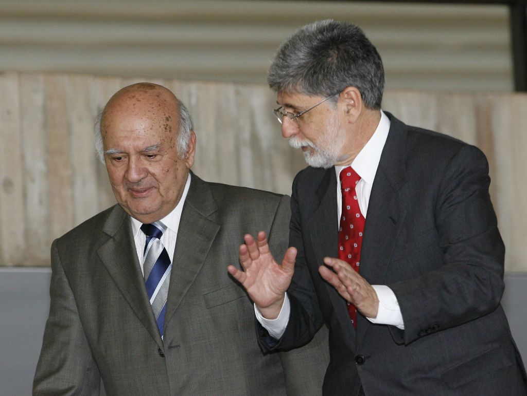Franco (esq.) e Celso Amorim confirmaram que Lugo aceitou o convite para visitar o Brasil | Jamil Bittar / Reuters