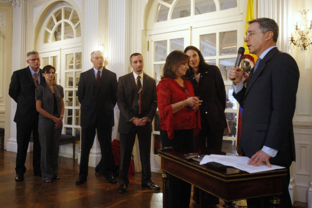 Acordo de livre-comércio enfrenta restrições dos EUA: Uribe conversou nesta quinta com Obama e disse que foi uma "conversa construtiva", apesar do democrata ser prudente quanto ao assunto | Jason Reed / Reuters
