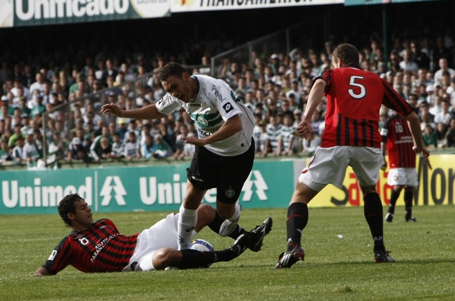 Em jogo de muita marcação, Coritiba x Atlético empatam | 
