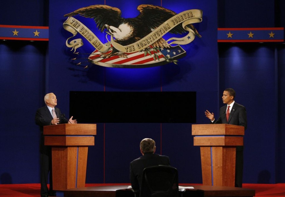 Mediador Lehrer questionou os candidatos John McCain e Barack Obama sobre qual o comportamento deles com relação a atual crise financeira | Jim Bourg / Reuters