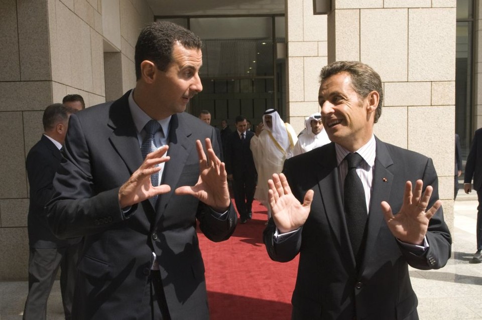 Assad caminha junto com o presidente francês Sarkozy: grande incentivador na busca da paz no Oriente Médio | Philippe Wojazer / Reuters