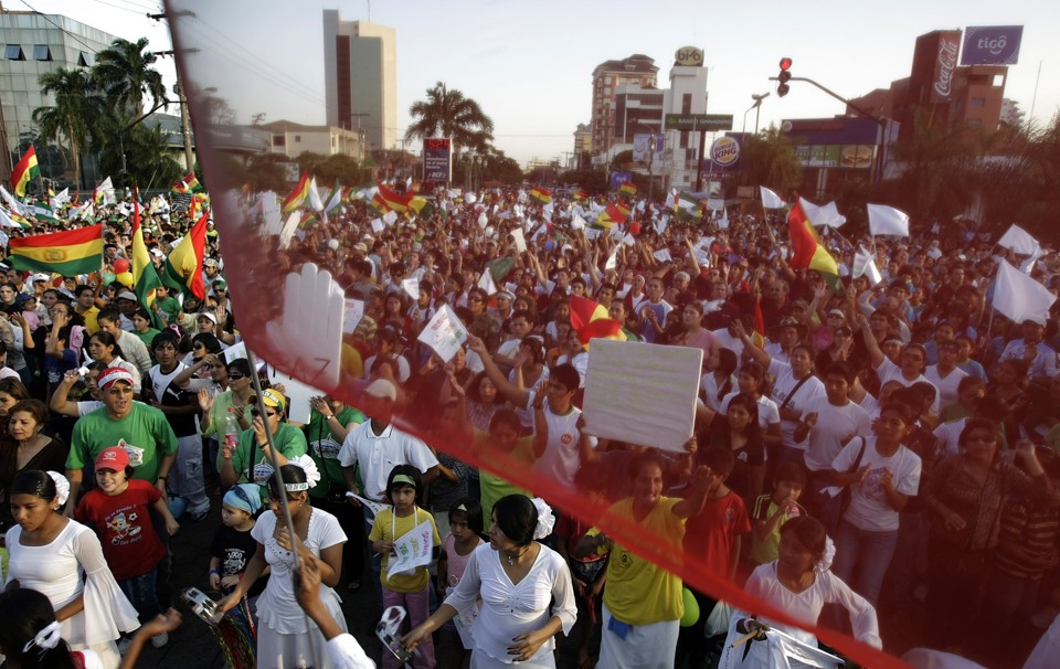 Comitê Cívico de Santa Cruz comunica fim dos bloqueios de estradas e dos protestos contra o governo de Evo Morales | DAVID MERCADO/REUTERS