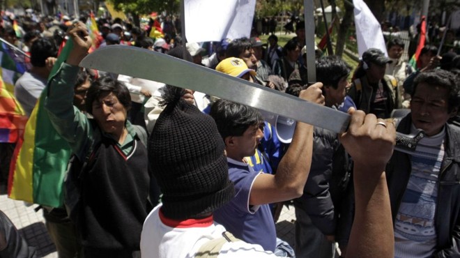 Manifestantes que apóiam o presidente da Bolívia, Evo Morales, participam de marcha em La Paz | Gaston Brito/Reuters