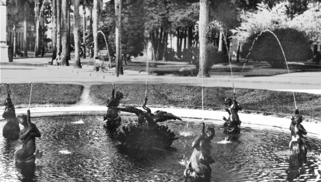 O repuxo abaixo do nível, em 1947 | 