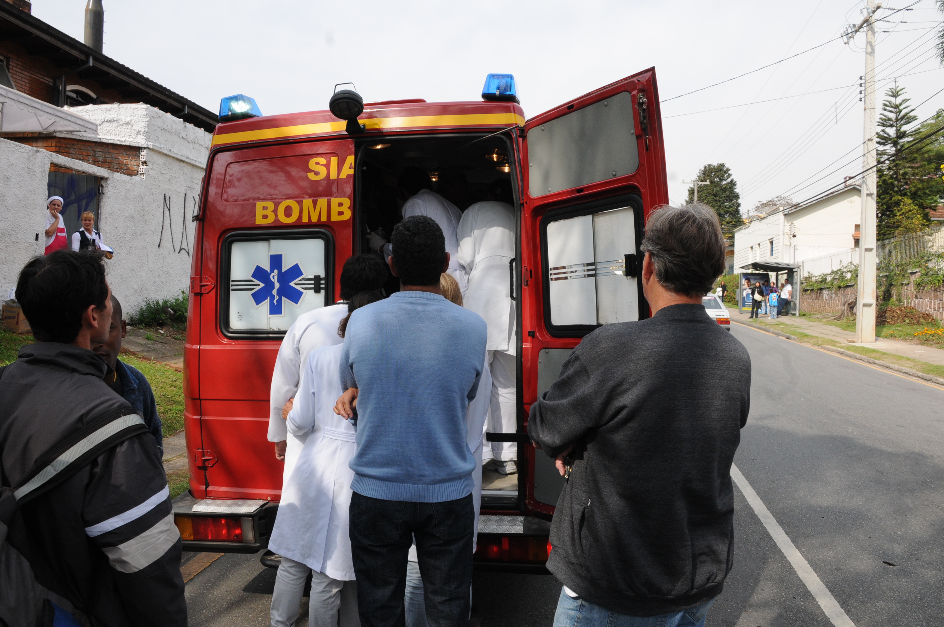 Homens do Siate tentaram socorrer Florelino, que morreu a caminho do hospital | Adílson Mendes / Diário Popular