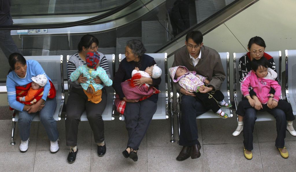 Produto químico chamado de melamina utilizado em plásticos, foi ilegalmente misturado às fórmulas para bebês em pelo menos 22 indústrias de laticínios chinesas | Stringer / Reuters