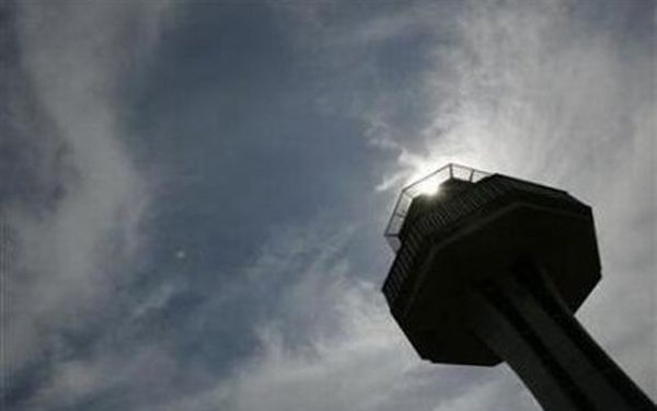 Controladora de vôo admitiu ter dormido enquanto pilotos tentavam contato | Bruno Domingos/Reuters