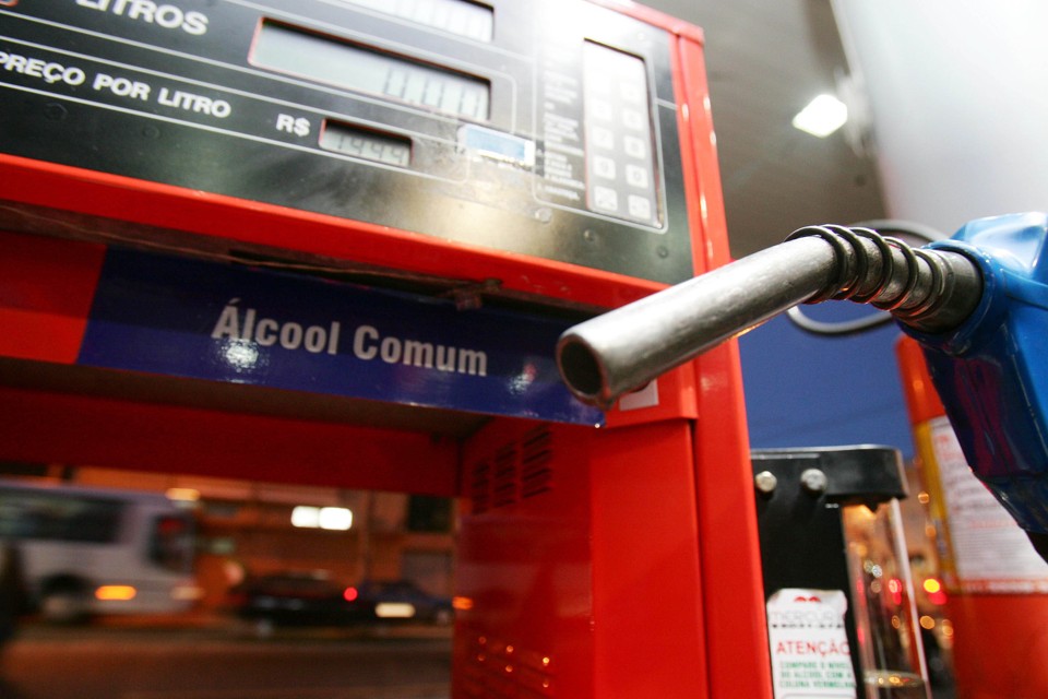 Estudo aponta que aumento no consumo de álcool combustível deve passar de 16,47 bilhões de litros para 24,78 bilhões de litros por ano | Daniel Castellano/Gazeta do Povo