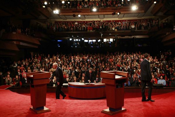 Público lotou dependências da Universidade de Mississippi para prestigiar debate entre os presidenciáveis | Chip Somodevilla / Reuters