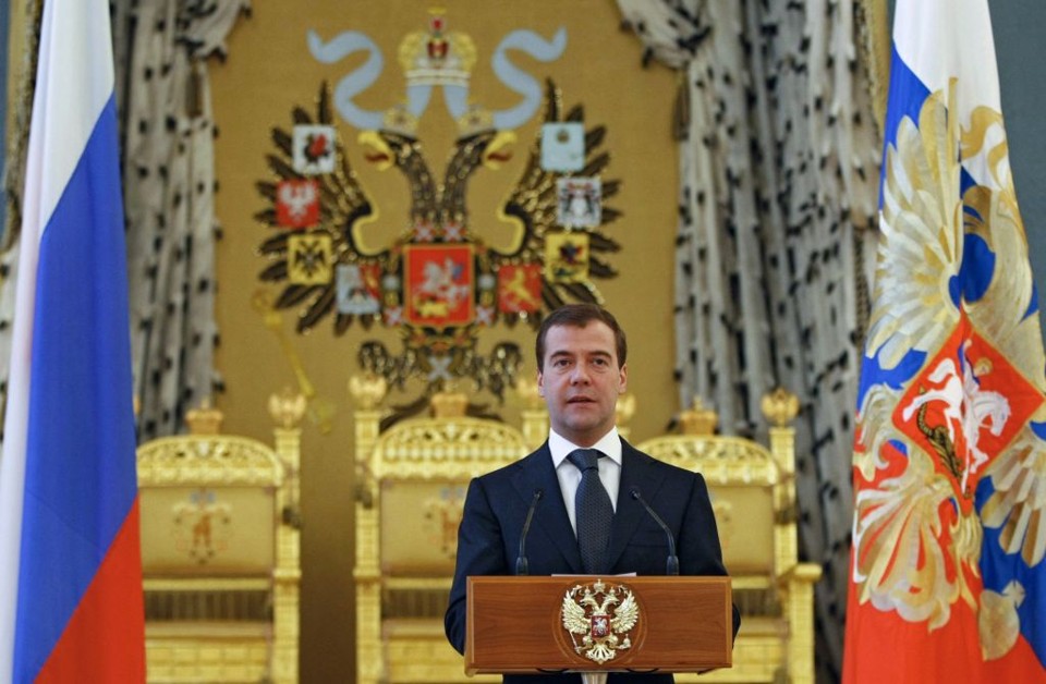 "Este não é nosso caminho. Para nós não faz sentido voltar ao passado. Fizemos nossa escolha", disse Medvedev se referindo a um empurrão da Rússia para trás de uma nova cortina de ferro | RIA Novosti  / Reuters