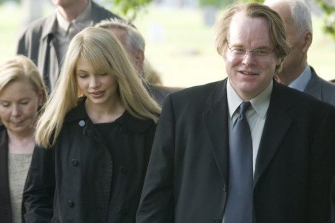 Michelle Williams e Philip Seymour Hoffman em
