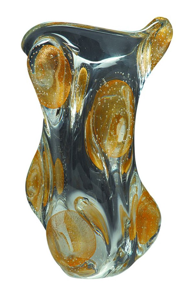 Da Cristais di Murano, o vaso transparente traz detalhes em ouro 24 quilates |