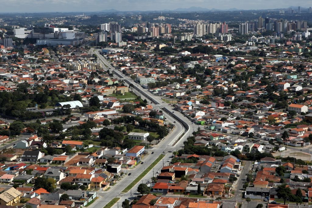 Vista aérea do binário da Santa Bernadethe: obras mudaram avenida, que vivia esburacada, e a transformaram em uma grande via rápida. | Antonio Costa/Gazeta do Povo