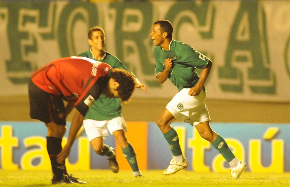 Jogadores do Goiás comemoram um dos quatros gols da goleada diante do Atlético | Wesley Costa / Hoje Goiania