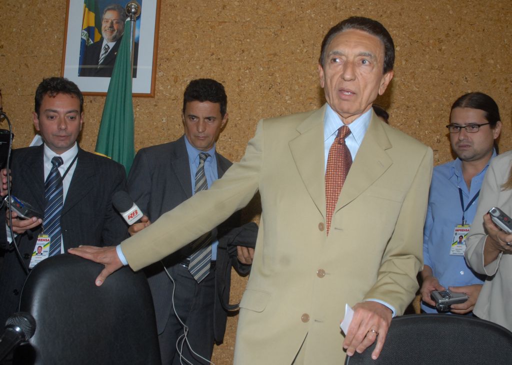 Edison Lobão, durante entrevista coletiva, afirmou que o fornecimento de gás boliviano ao Brasil está quase normalizado | Valter Campanato/ABr