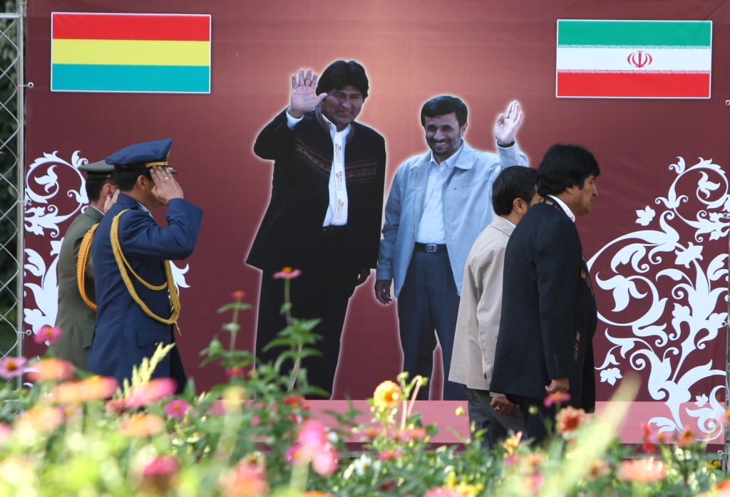 Em visita ao Irã, o presidente da Bolívia, Evo Morales, reuniu-se com o seu homólogo iraniano, Mahmoud Ahmadinejad | Atta Kenare/AFP