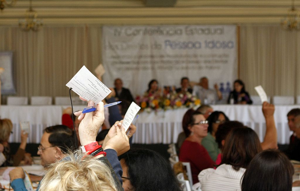 Plenária de delegados em votação: propostas vão para conferência nacional, em outubro | Daniel Derevecki/Gazeta do Povo