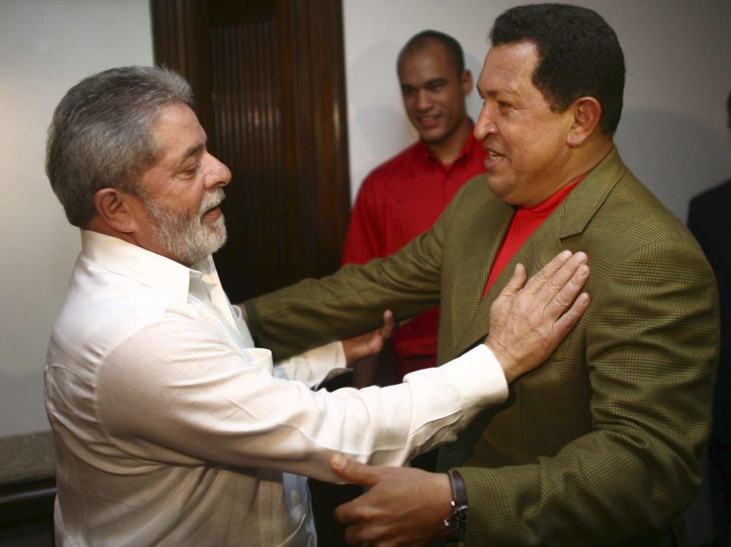 Ao ser questionado sobre a crise financeira mundial, Lula respondeu com bom humor: "Nesse momento, quem está preocupado com isso é o Bush" | Miraflores Palace/ Reuters