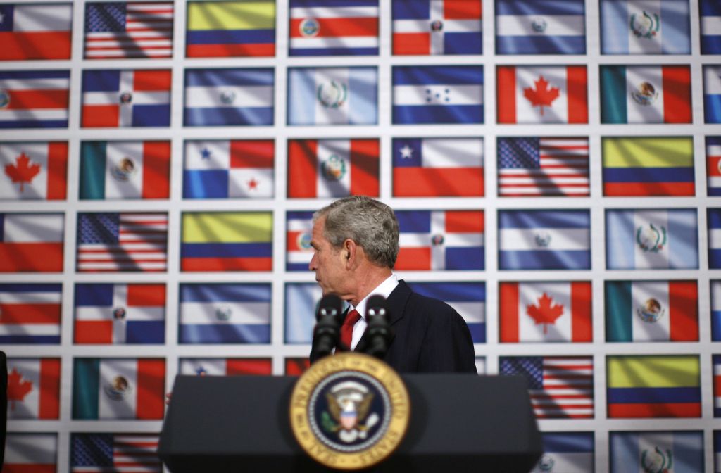 Bus "virou o rosto" para a Coréia do Norte e não tirou o país da "lista de terrorismo": ajudas econômicas e garantias políticas não foram colocadas em prática em troca do desmantelamento do programa nuclear | Jim Young / Reuters